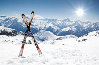 Skier dans les Alpes avec l'Ikon Pass