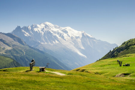 Panorama sur le massif du Mont-Blanc depuis le col de la Balme, accessible pendant le Tour du Mont-Blanc sur mesure